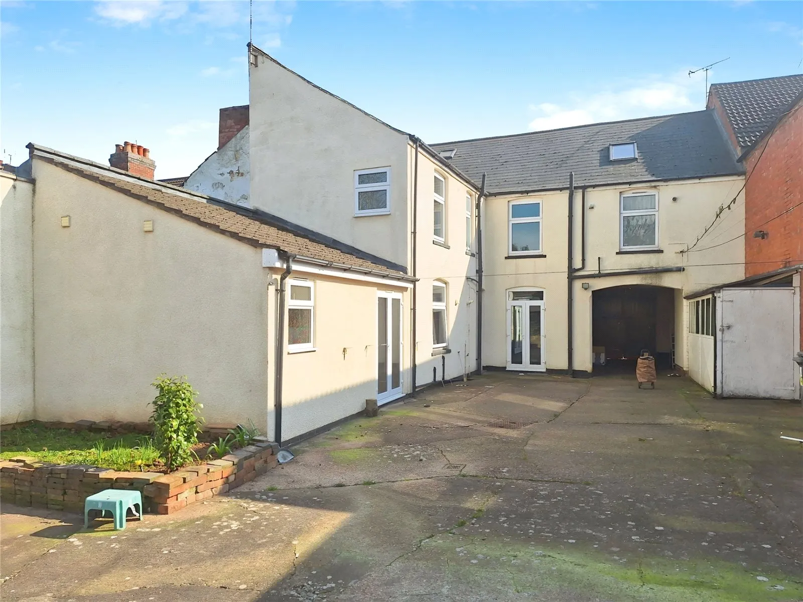 4 bed Terraced