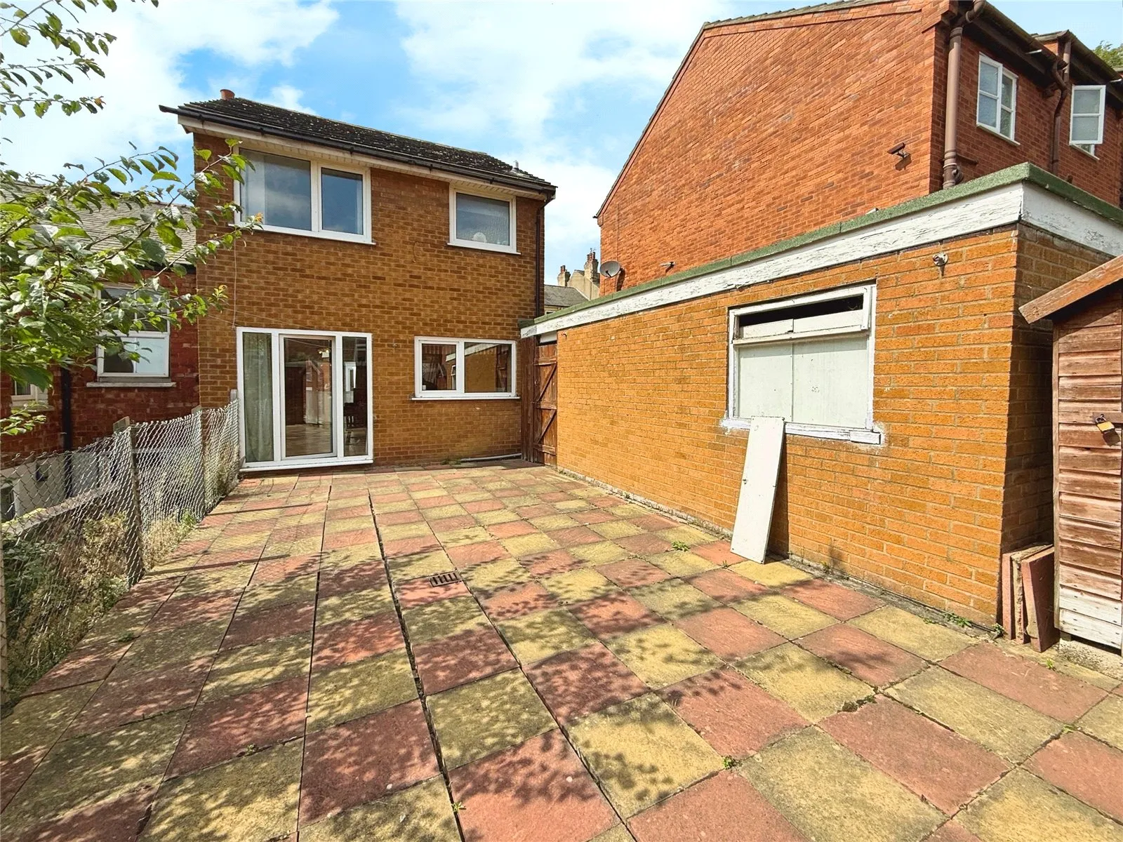 3 bed End of Terrace