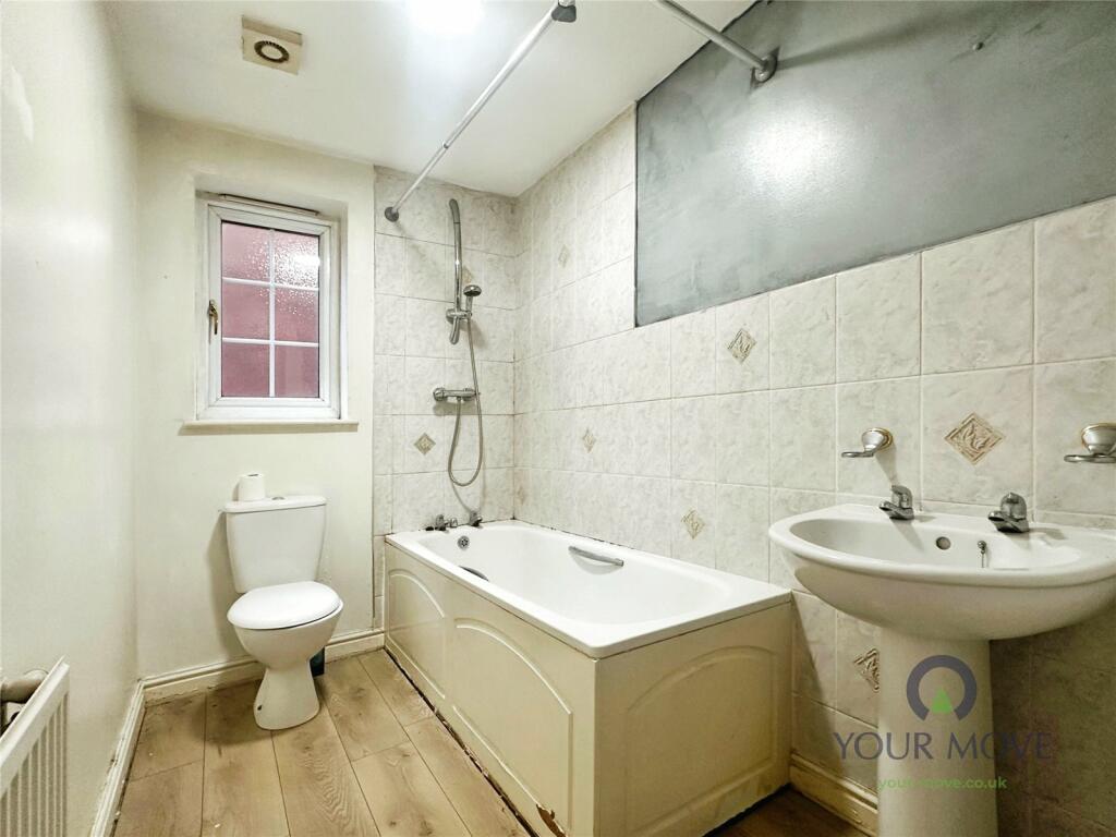 4 bed Detached
