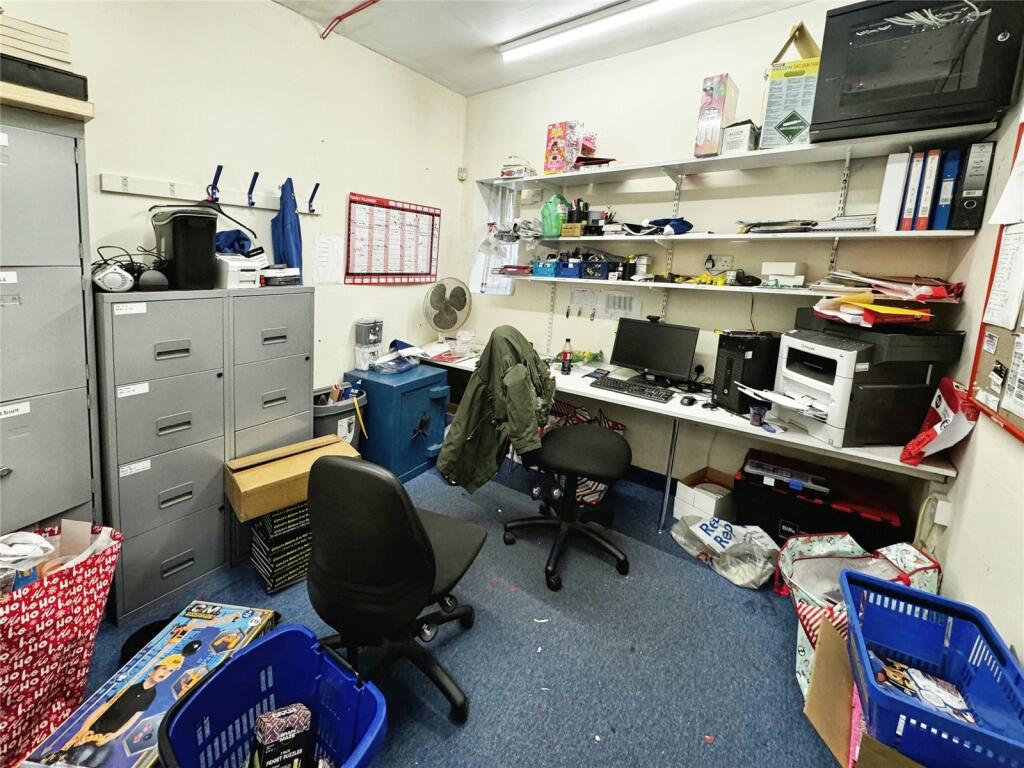 1 bed Commercial Property