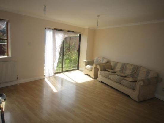 3 bed End of Terrace