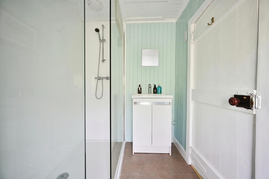 2 bed Detached