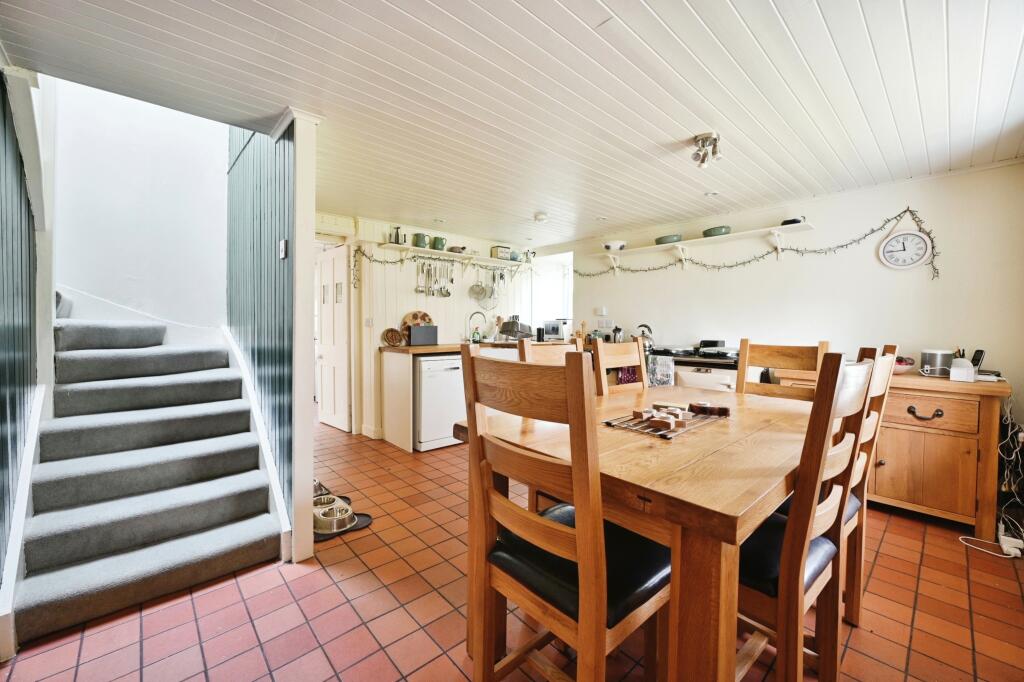 2 bed Detached