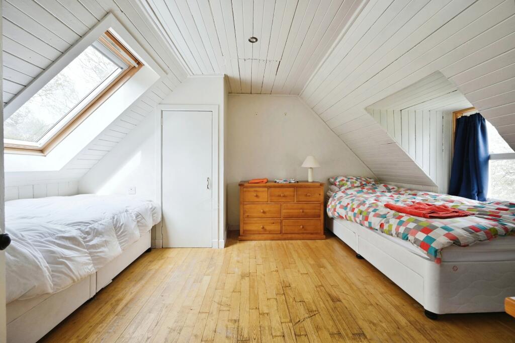 2 bed Detached