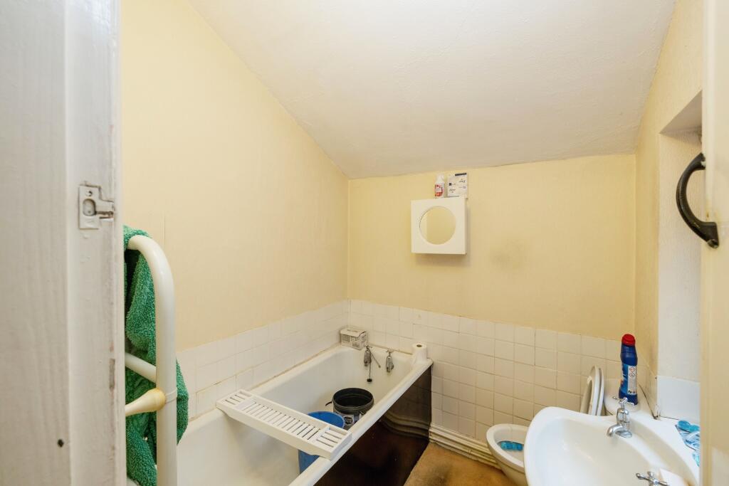3 bed End of Terrace