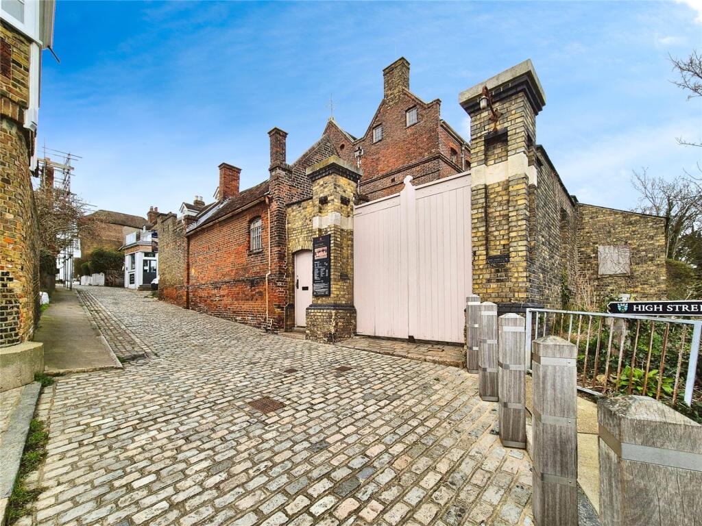 3 bed Terraced