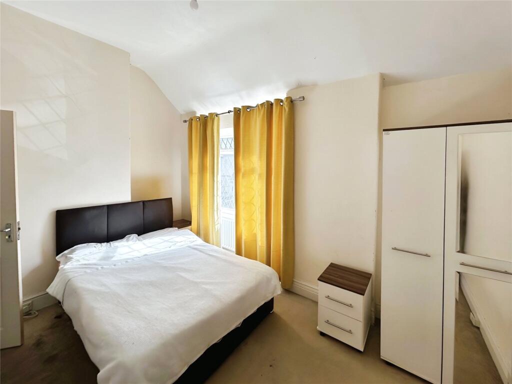 4 bed Terraced