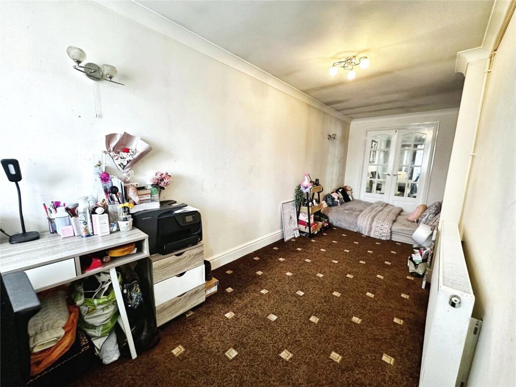 4 bed Semi-Detached