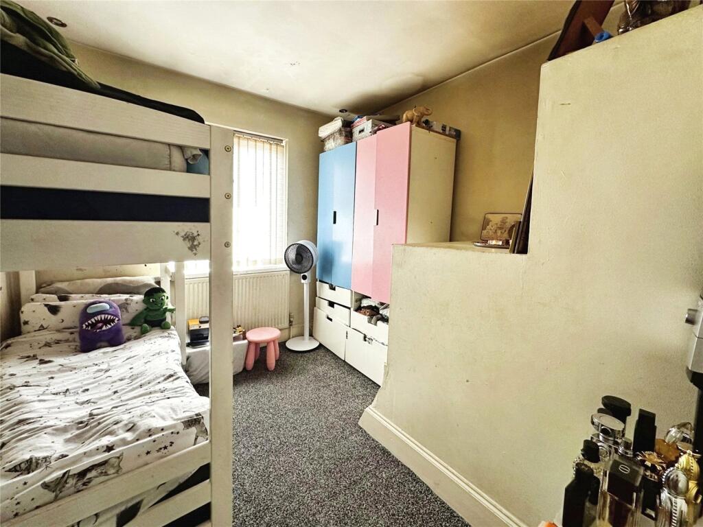 4 bed Semi-Detached
