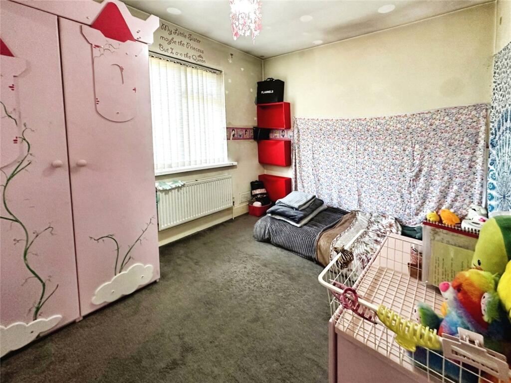 4 bed Semi-Detached