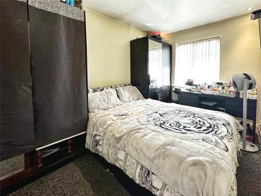 4 bed Semi-Detached