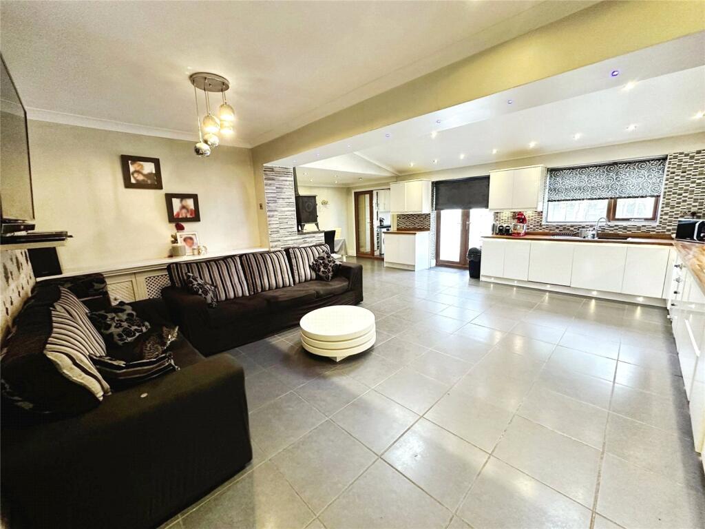 4 bed Semi-Detached