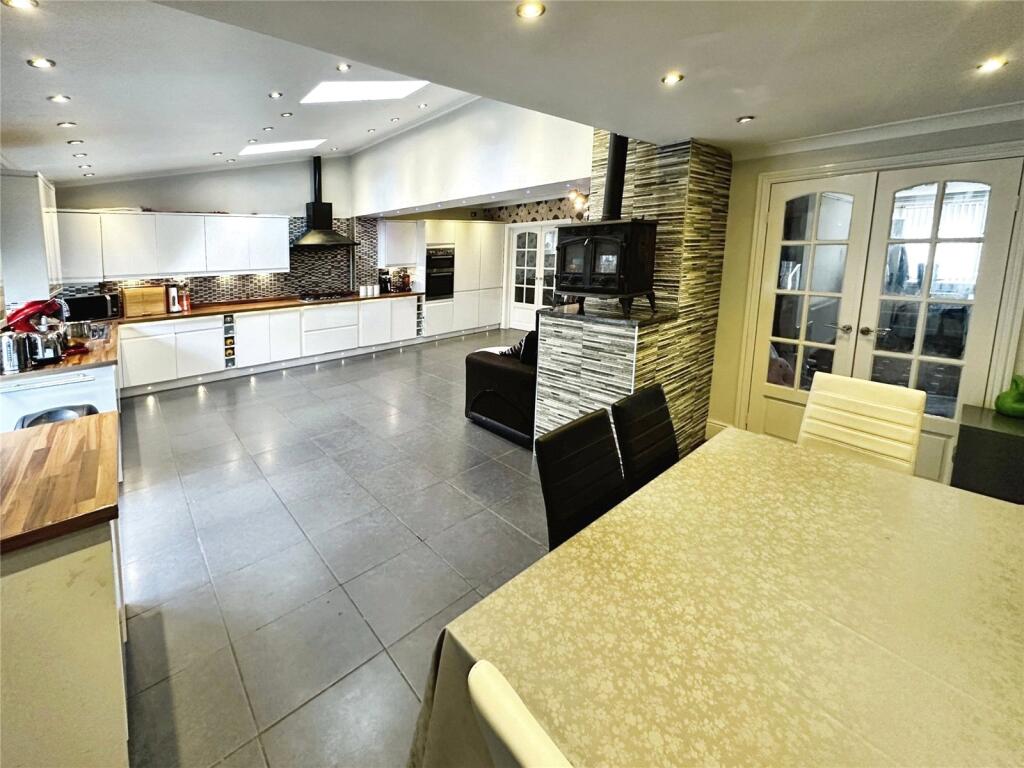 4 bed Semi-Detached