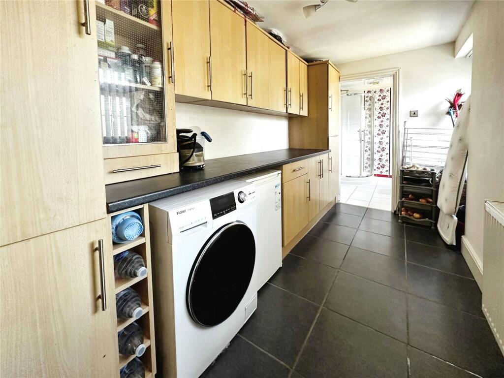 4 bed Semi-Detached