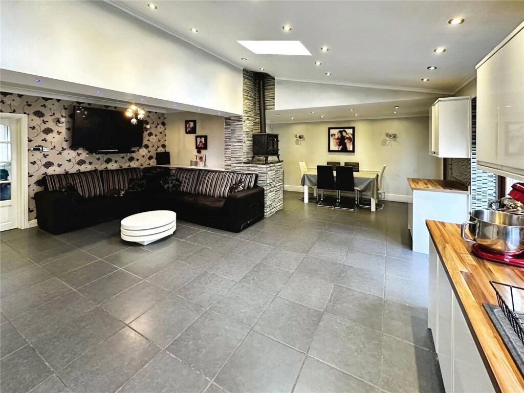 4 bed Semi-Detached