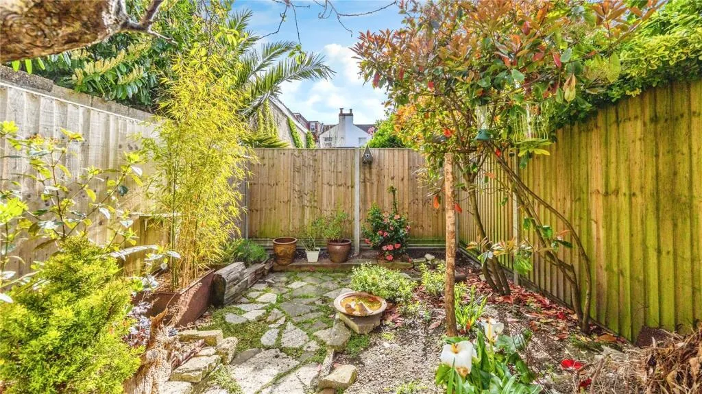 1 bed Ground Flat