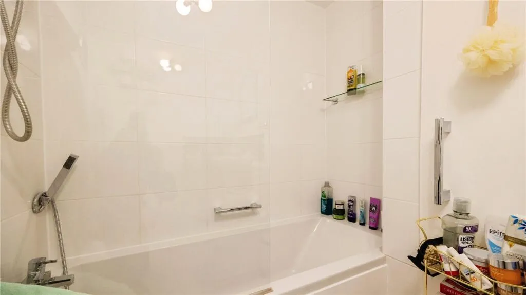 1 bed Ground Flat