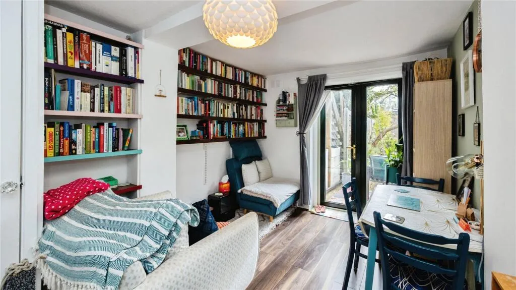 1 bed Ground Flat