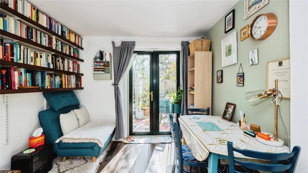 1 bed Ground Flat