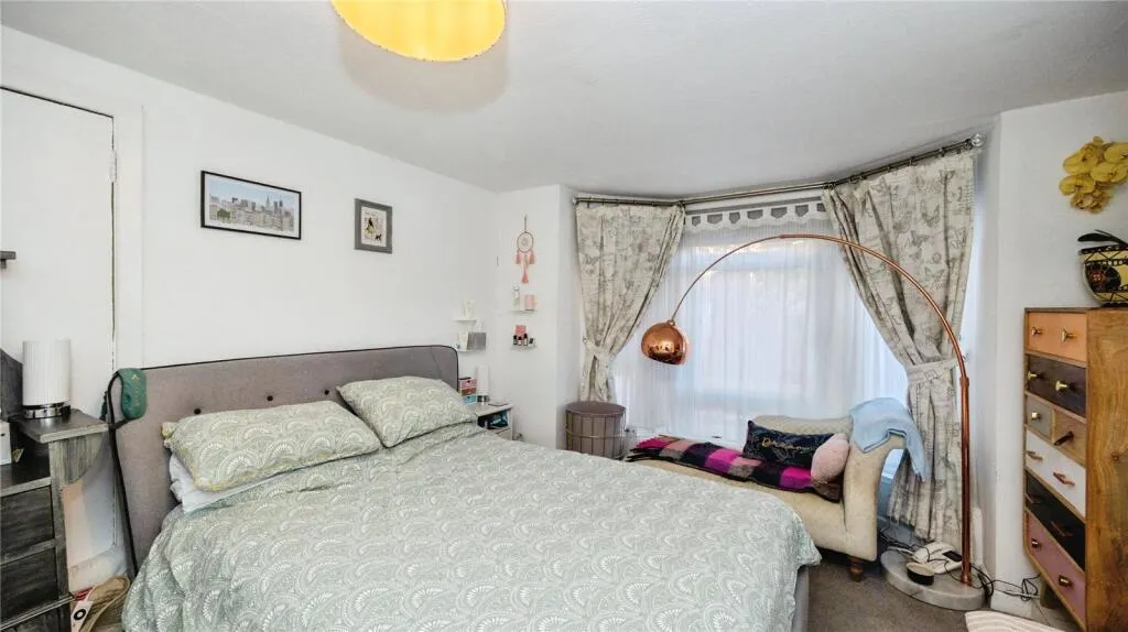 1 bed Ground Flat