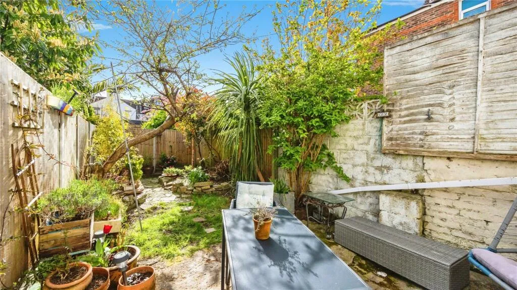 1 bed Ground Flat