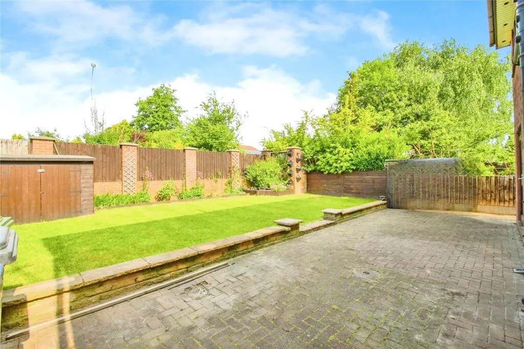 5 bed Detached