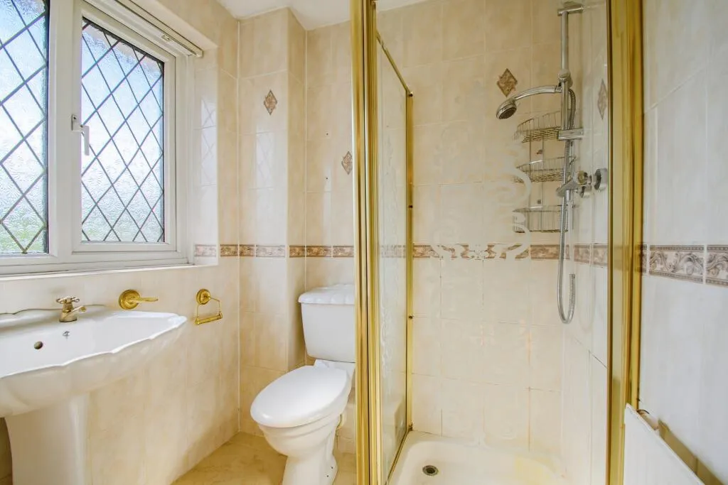 5 bed Detached