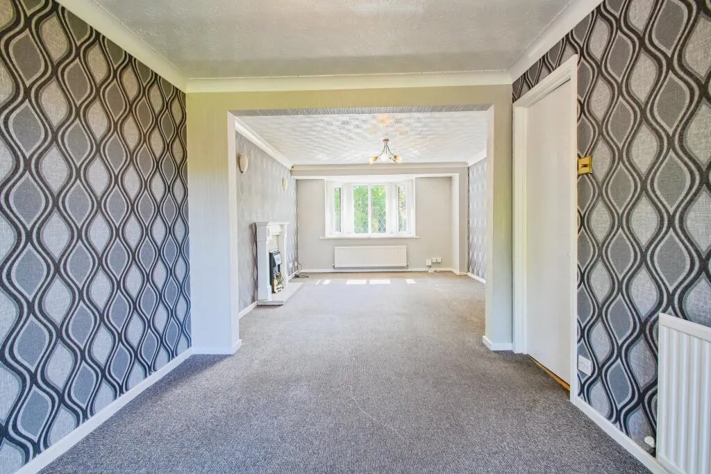 5 bed Detached