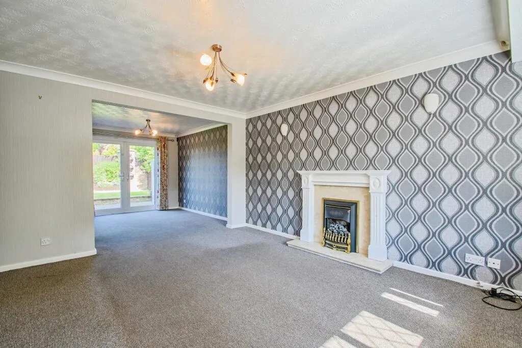 5 bed Detached
