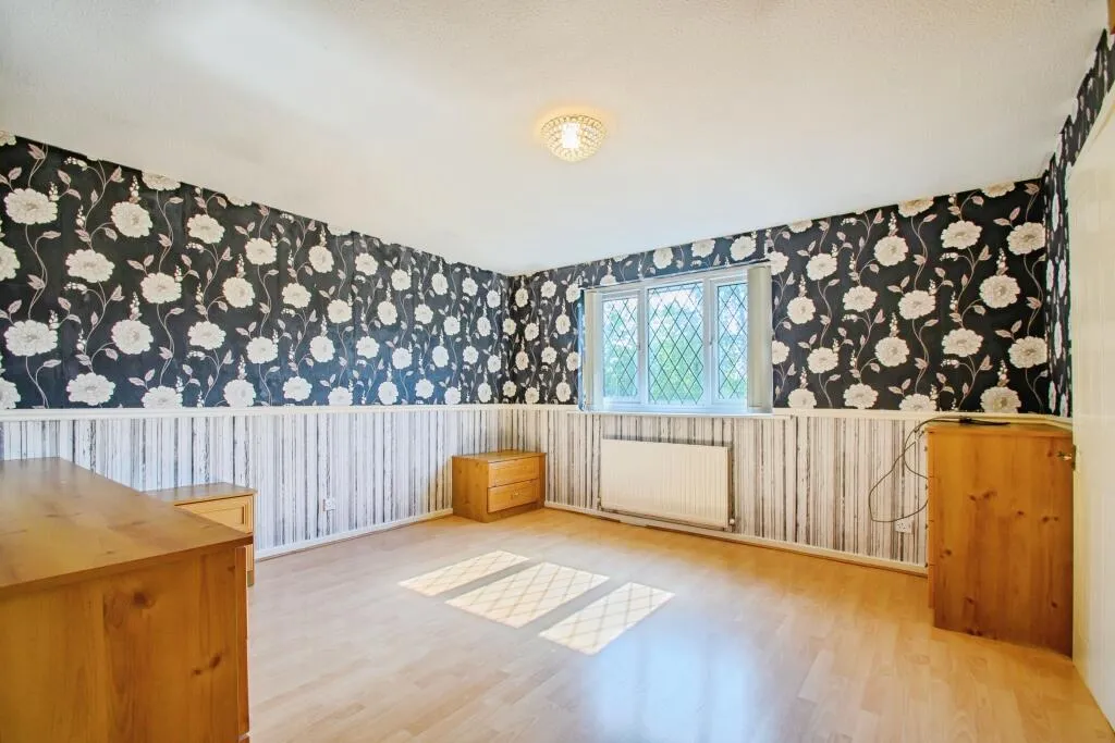5 bed Detached