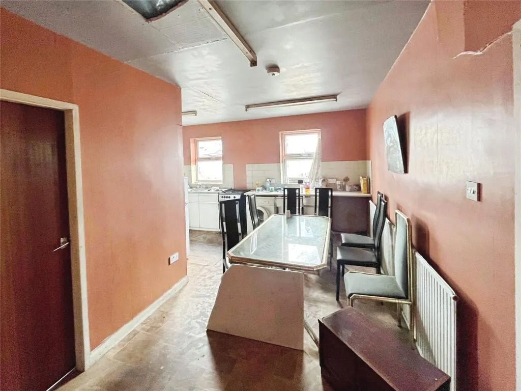 3 bed Restaurant