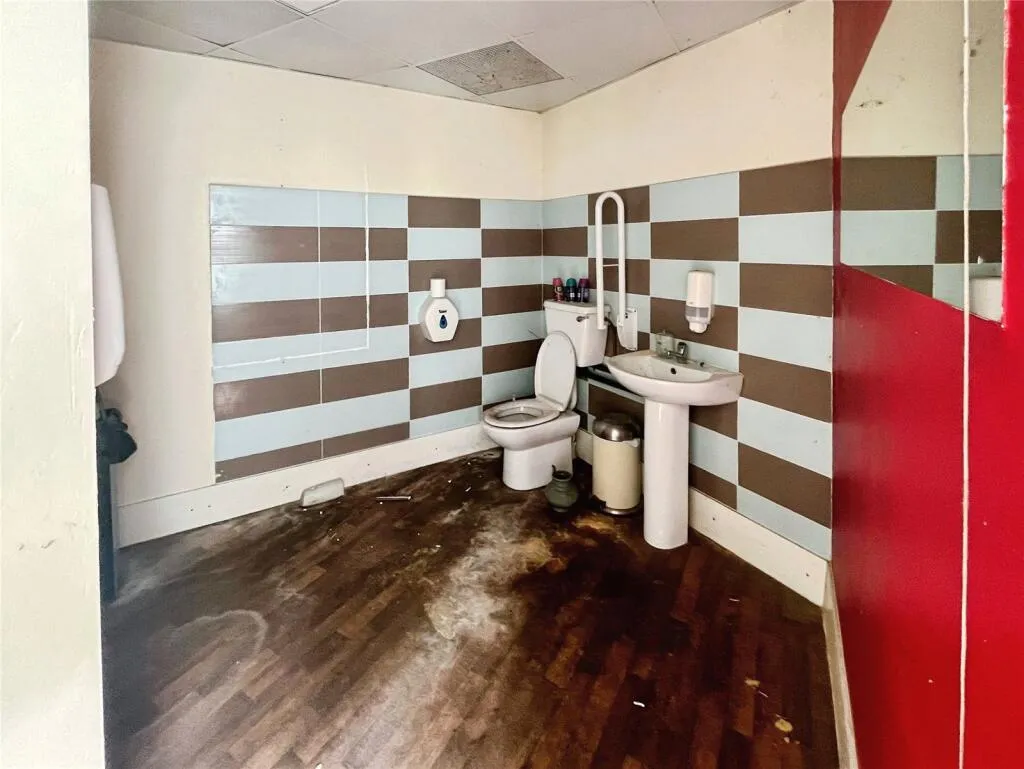 3 bed Restaurant