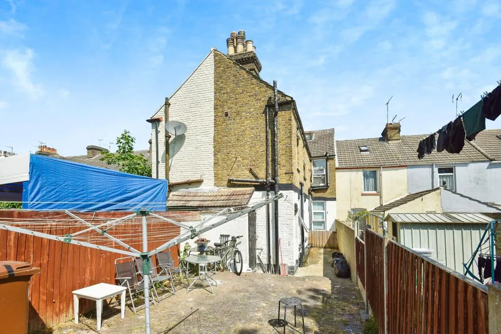 6 bed Terraced