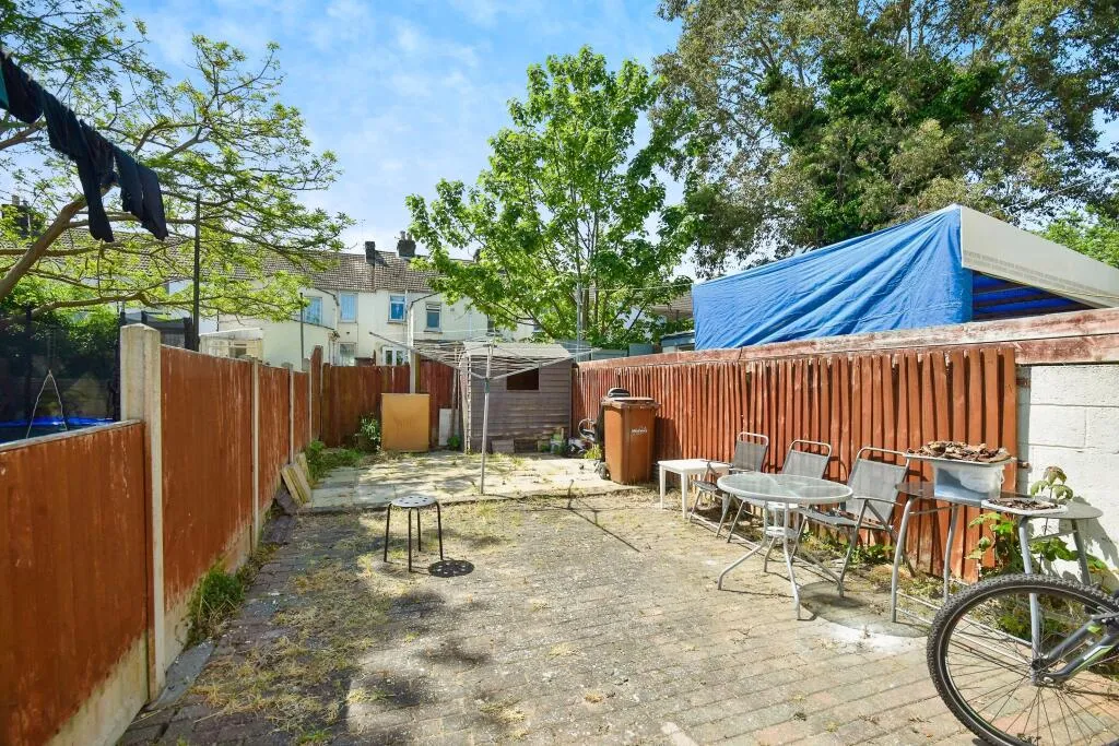 6 bed Terraced