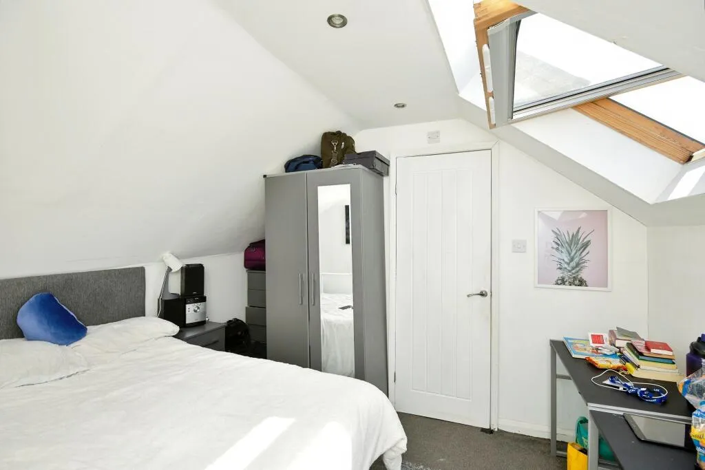 6 bed Terraced