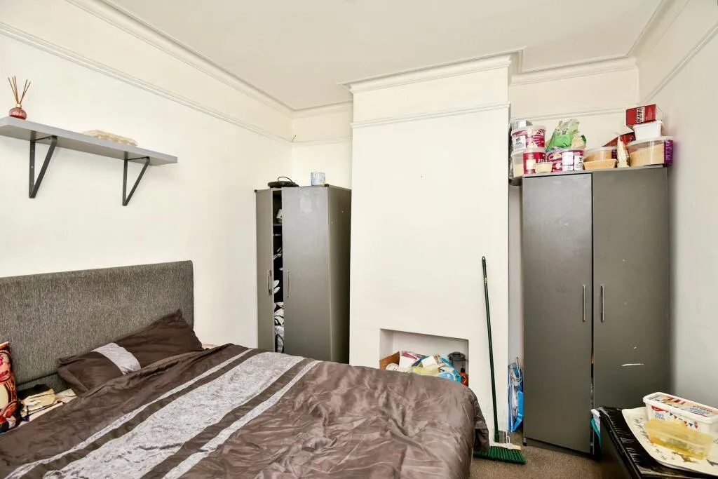 6 bed Terraced