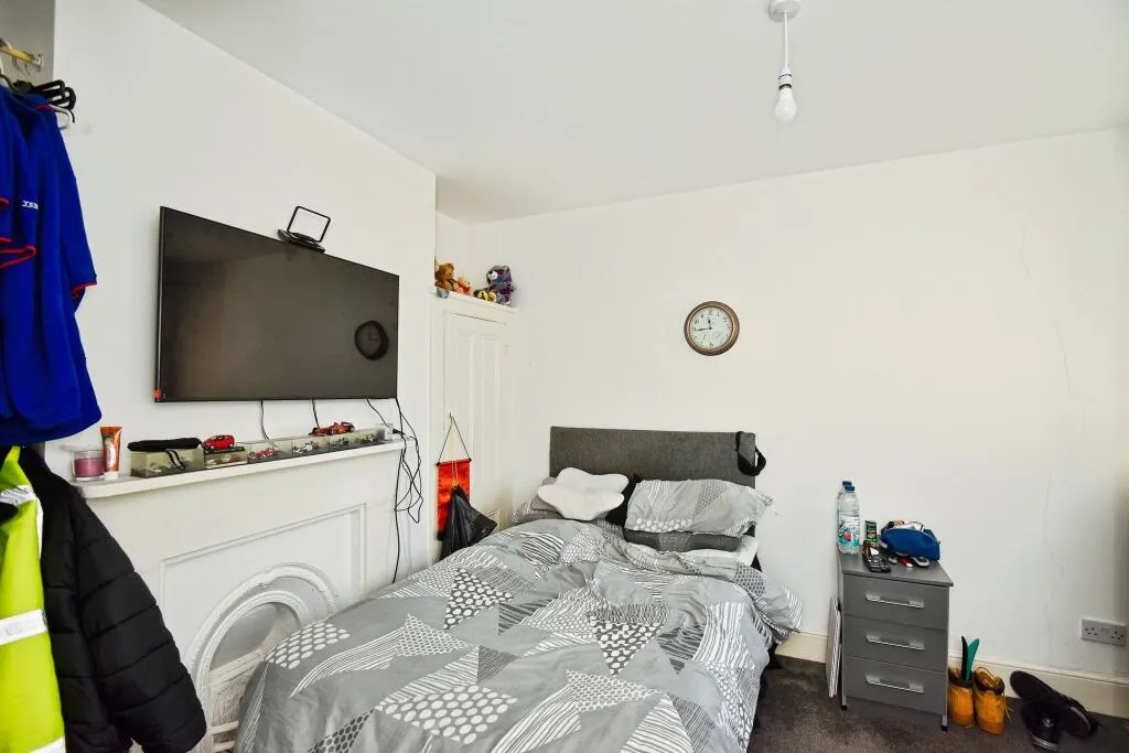6 bed Terraced
