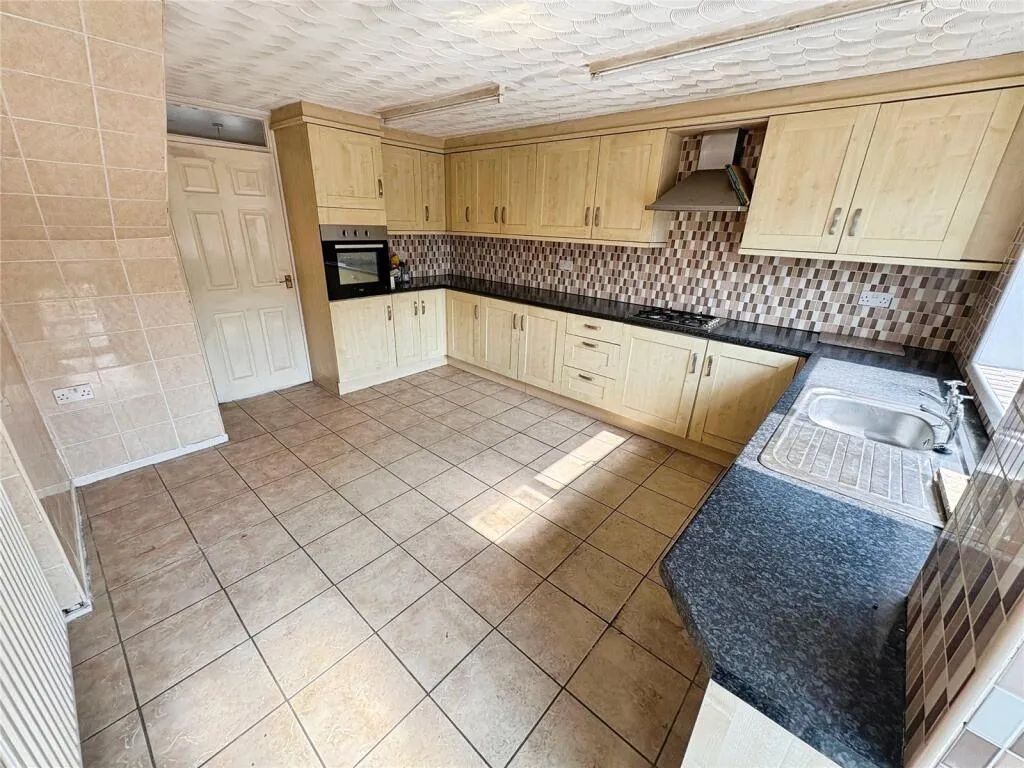 4 bed Semi-Detached