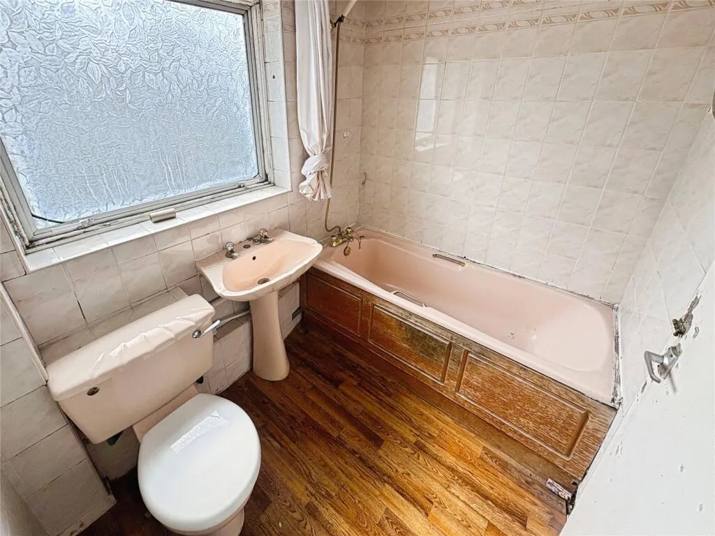 4 bed Semi-Detached