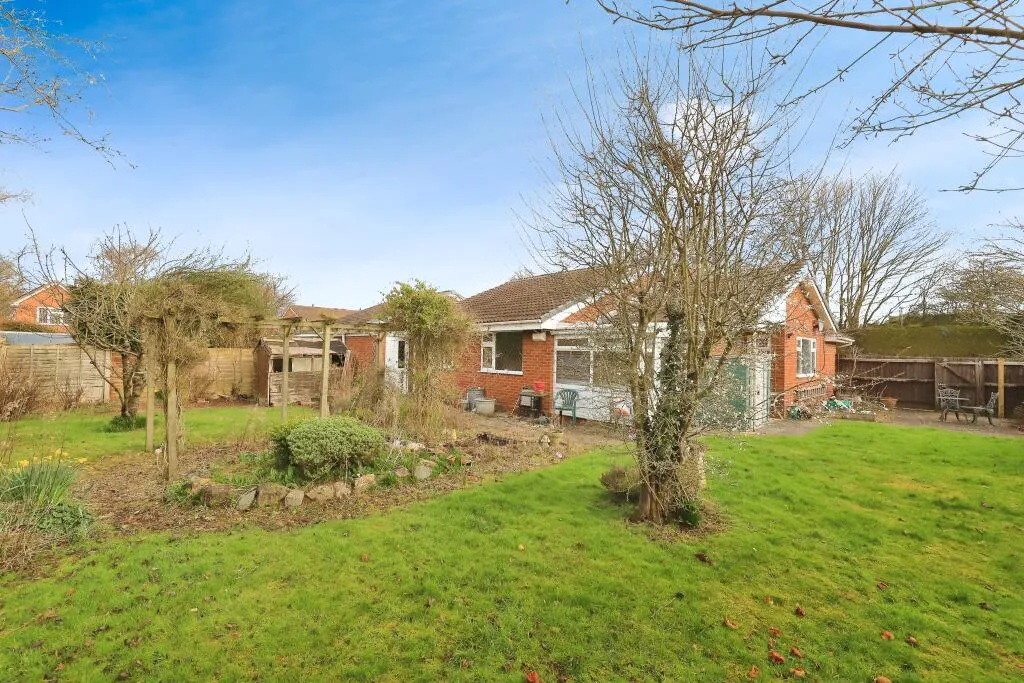 2 bed Detached Bungalow