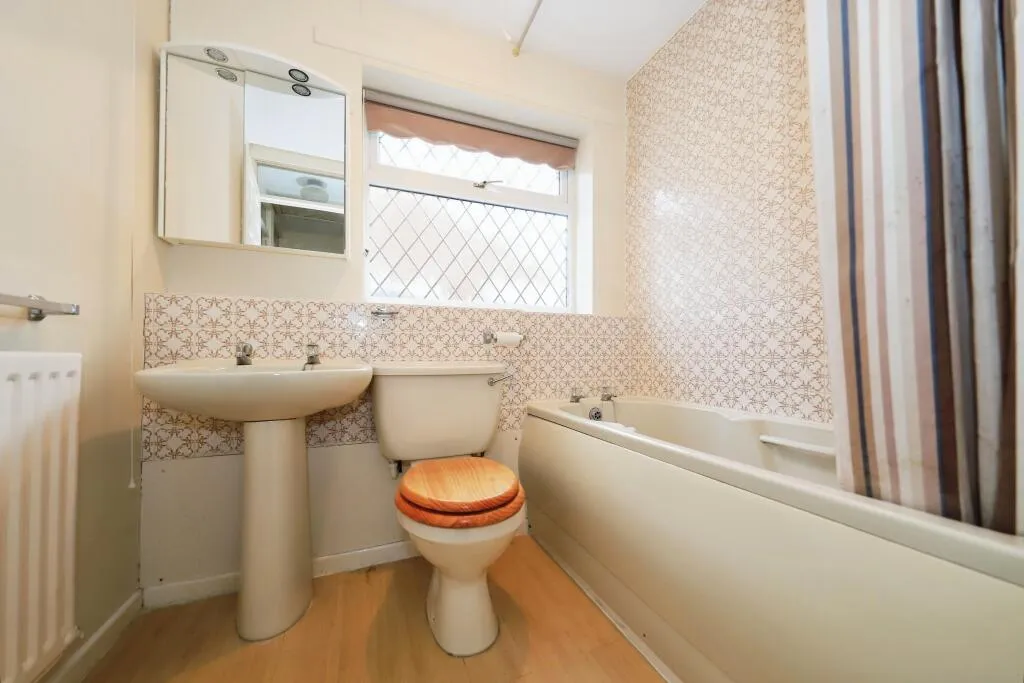 2 bed Detached Bungalow