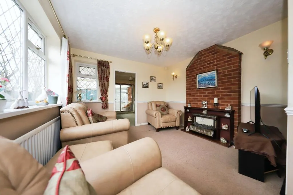 2 bed Detached Bungalow
