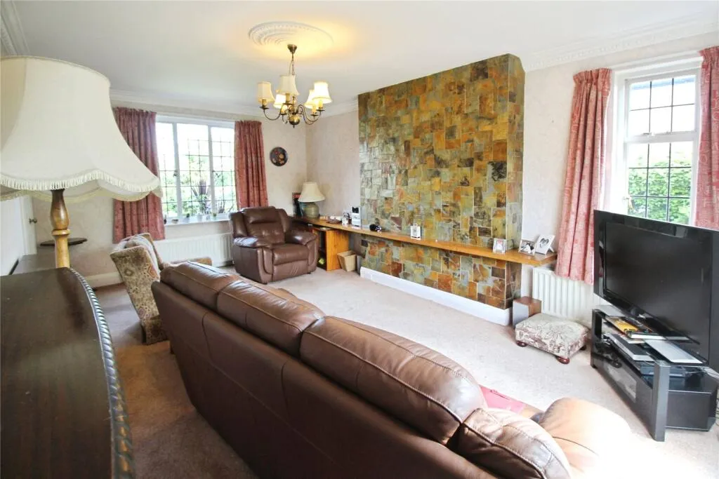 4 bed Detached