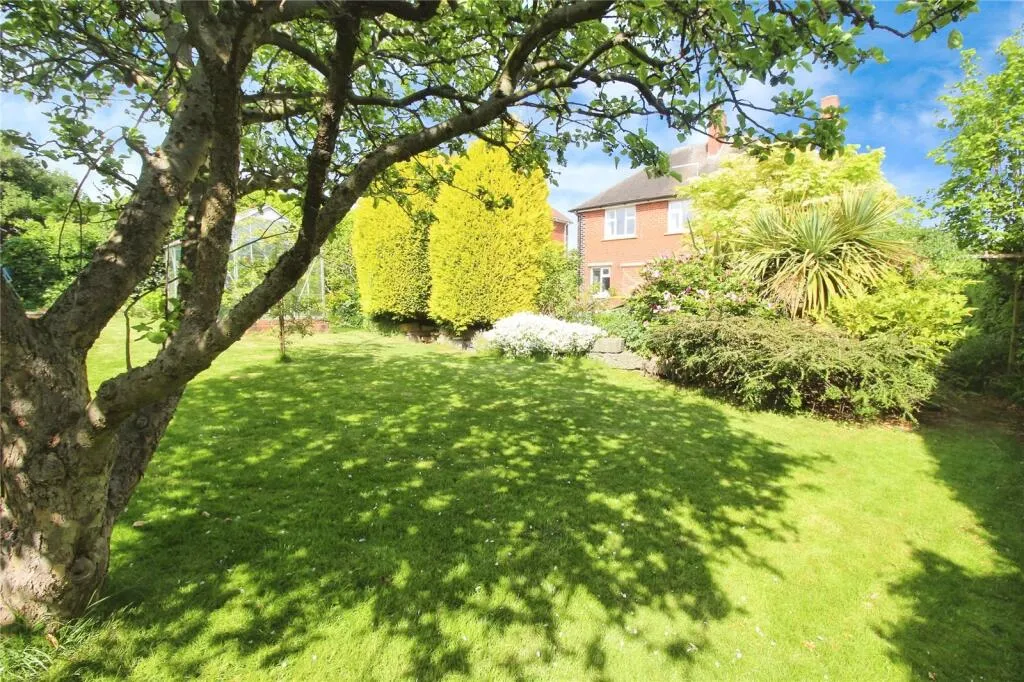 4 bed Detached