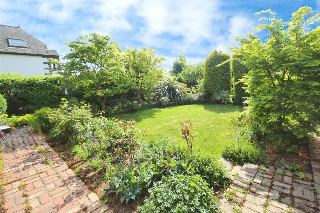 4 bed Detached