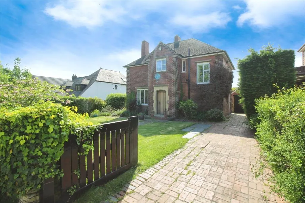 4 bed Detached