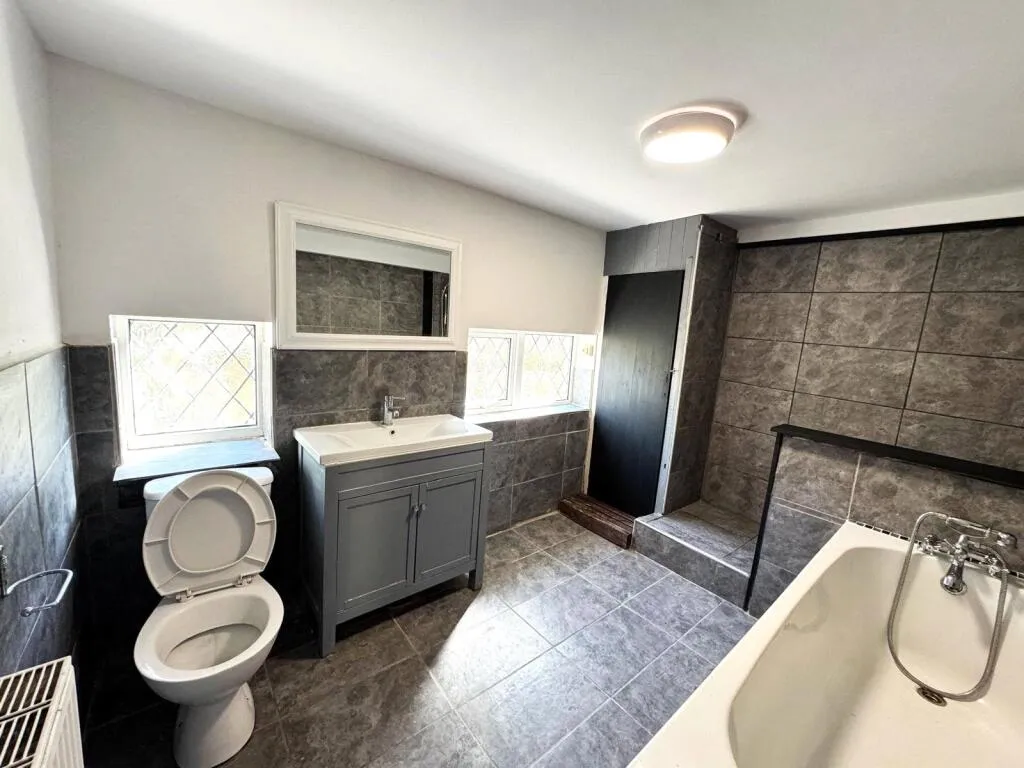 4 bed Detached