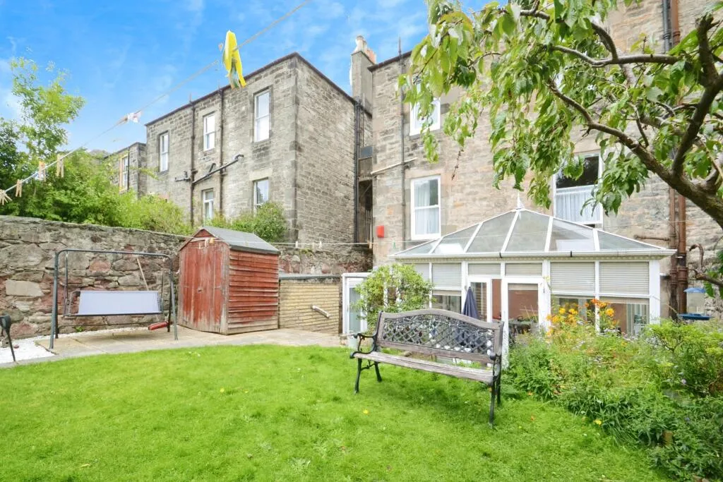 4 bed Ground Flat