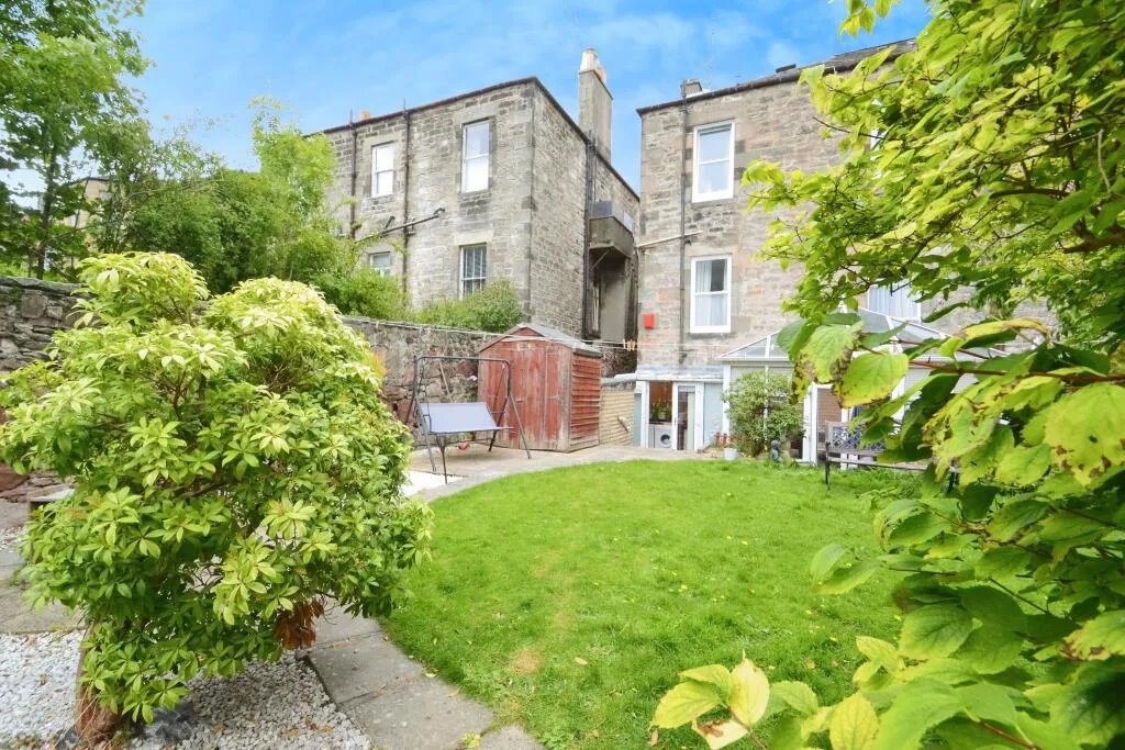 4 bed Ground Flat
