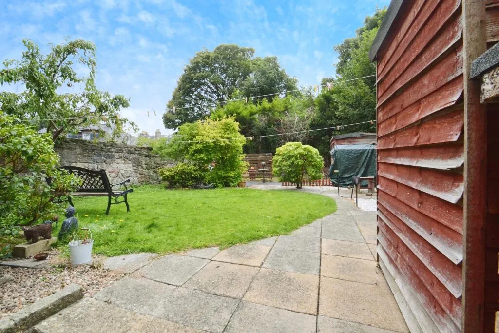 4 bed Ground Flat